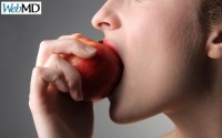 Μουδιάζει το στόμα σας όταν τρώτε κάποιες τροφές; Δείτε τι σας συμβαίνει