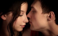 Σεξ σε νεαρή ηλικία: Οι 3 παράγοντες που επηρεάζουν τους εφήβους
