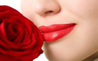 4 tips για να κάνετε τα χείλη να φαίνονται μεγαλύτερα!