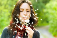 Γιατί μας τρώνε τα μάτια μας την άνοιξη;