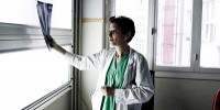 Καλλιόπη Αθανασιάδη: Επιβίωσε από ένα φριχτό ατύχημα, έγινε κορυφαία θωρακοχειρουργός και μάχεται για τα δικαιώματα των γυναικών Καλλιόπη Αθανασιάδη: Επιβίωσε από ένα φριχτό ατύχημα, έγινε κορυφαία θωρακοχειρουργός και μάχεται για τα δικαιώματα των γυναικών