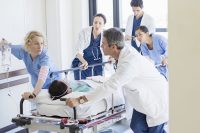 Ανατροπές στο ιατρικό μισθολόγιο φέρνει το μεσοπρόθεσμο 2017-2020 Ανατροπές στο ιατρικό μισθολόγιο φέρνει το μεσοπρόθεσμο 2017-2020