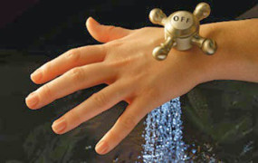 Μήπως ιδρώνετε υπερβολικά; Ποιες παθολογικές καταστάσεις προκαλούν υπεριδρωσία; Τι πρέπει να προσέξετε και πότε να πάτε στον γιατρό;