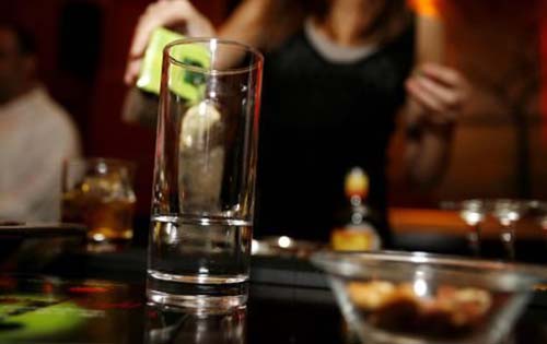 Ακόμη και μία ξέφρενη βραδιά με αλκοόλ βλάπτει την υγεία