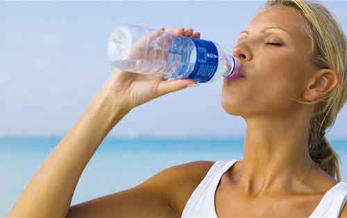Πόσο νερό πρέπει να πίνουμε, την ημέρα; Τι ανάγκες έχει ο οργανισμός μας σε υγρά; Συμπτώματα αφυδάτωσης.