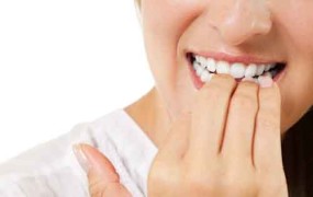 Γιατί δεν πρέπει να «τρώμε» τα νύχια μας