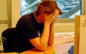 Το εργασιακό άγχος προκαλεί φόβο, θυμό, πανικό και σοβαρά προβλήματα υγείας. Τρόποι αντιμετώπισης του