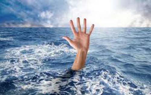 Οδηγίες για πρόληψη του πνιγμού στο νερό. Οι πνιγμοί είναι η δεύτερη συχνότερη αιτία θανάτων λόγω ατυχημάτων, στα παιδιά κάτω των 14 ετών