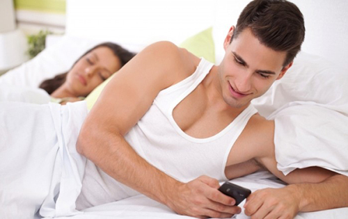 Απιστία: Πού να επικεντρωθείτε αν σας μπήκαν "ψύλλοι στ' αυτιά"