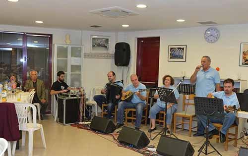 Η ορχήστρα των εργαζομένων της Pfizer Hellas κοντά στους ηλικιωμένους της ΘεσσαλονίκηςΗ ορχήστρα των εργαζομένων της Pfizer Hellas κοντά στους ηλικιωμένους της Θεσσαλονίκης