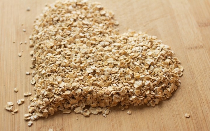 Επτά απρόσμενοι τρόποι που η βρώμη κάνει καλό σε μαλλιά και δέρμα