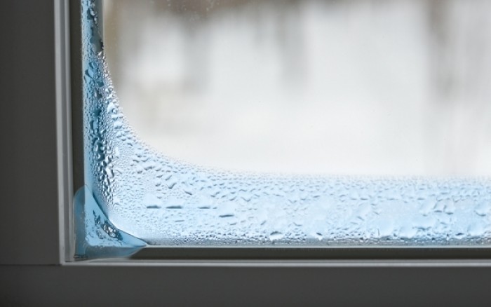 Υγρασία στο σπίτι: Με ποια προβλήματα υγείας συνδέεται – Πώς θα την αντιμετωπίσετε