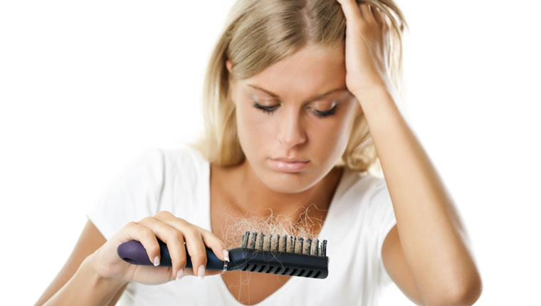 Η τριχόπτωση δεν αφορά μόνο τους άνδρες