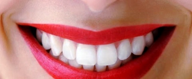 7 πράγματα που προσπαθούν να σας πουν τα δόντια σας