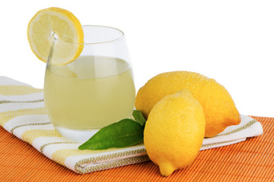 Τι πρέπει να προσέχουμε πίνοντας χυμό από λεμόνι