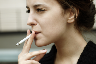 To κάπνισμα αποδυναμώνει σημαντικά την ανάρρωση οστών από κατάγματα