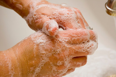Πότε είναι σημαντικό να πλένει κάποιος τα χέρια του; Τι κακό κάνει το υπερβολικό πλύσιμο;