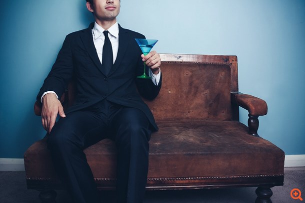 Έχετε γαλάζια μάτια; Προσέχετε λίγο περισσότερο το αλκοόλ!