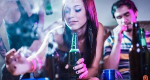 Τι να κάνω αν το παιδί μου πίνει αλκοόλ όταν βγαίνει;