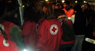 Κλιμάκια του Ελληνικού Ερυθρού Σταυρού υποστηρίζουν τους άστεγους και τους μετανάστες που ζουν στο κέντρο της Αθήνας