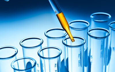 Δύο ιστορίες που περιγράφουν τι τραβούν οι εργαστηριακοί γιατροί από τον ΕΟΠΥΥ