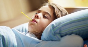 Πώς ρίχνουμε τον πυρετό στα παιδιά