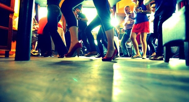 Θέλετε υγιή καρδιά; Ρίξτε το στο χορό!