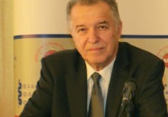 Οι οδοντίατροι όλης της χώρας διαμηνύουν στον κ. Παναγιώτη Κουρουμπλή ότι δεν διαδηλώνουν για να... χάσουν κιλά