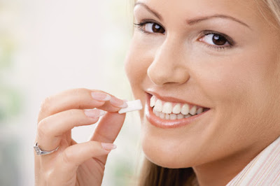 Τυρί και οδοντότσιχλες για την προστασία των δοντιών σας όταν τρώτε στο εστιατόριο
