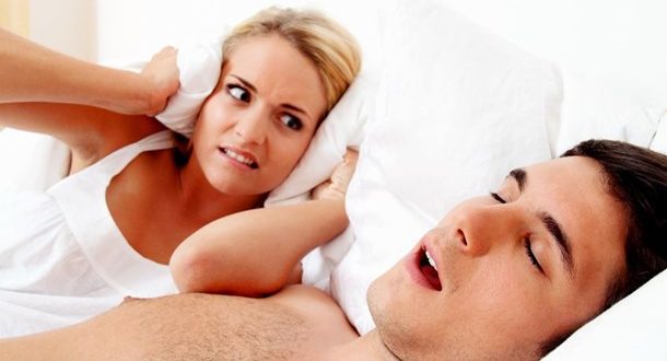 8 τρόποι να περιορίσετε το ροχαλητό