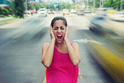 Ο θόρυβος προκαλεί απώλεια ακοής, εμβοές, στρες, κόπωση, καρδιακά και αναπνευστικά προβλήματα. Ηχορύπανση και υγεία
