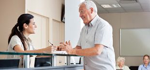 3 εκατ. ευρώ οφείλει ο ΕΟΠΥΥ στον ‘’Τίμιο Σταυρό’’, που ανέστειλε τη λειτουργία του