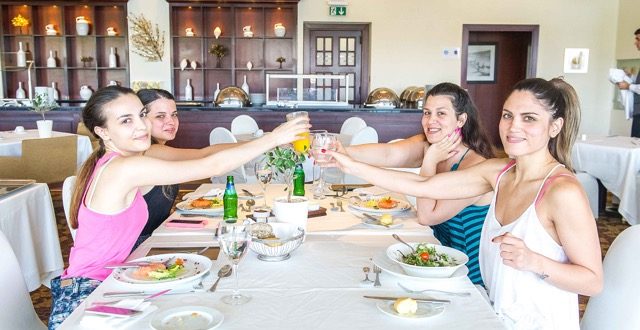 Οι 3 μεγάλες νικήτριες του Διαγωνισμού #LoveYourselfFirst γιορτάζουν τη θηλυκότητά τους, παρέα με τη Μαίρη Συνατσάκη, σε μια ημέρα αφιερωμένη στις ίδιες!