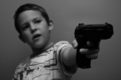 Γιατί ένα παιδί γίνεται δολοφόνος; Ο ρόλος της τηλεόρασης και των βιντεοπαιχνιδιών