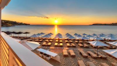 Δείτε σε ποιές Παραλίες Μπορείτε να Κολυμπήσετε Άφοβα στην Αττική!