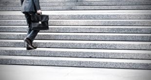 Οι δικηγόροι χτυπάνε το κράτος εκεί που πονάει: Στο Δημόσιο Ταμείο