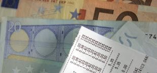 Σχέδιο του ΥΠΟΙΚ: Ταμειακές μηχανές σε γιατρούς και δικηγόρους