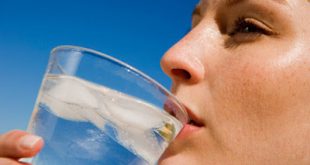 Χάστε κιλά με την ζέστη, τρώγοντας και πίνοντας σωστά. Τι πρέπει να προσέχουμε