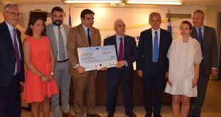 Παράδοση επιταγής ύψους 240.000 ευρώ στον Ελληνικό Ερυθρό Σταυρό