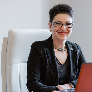 Αναφορά στην εισαγγελία για παράνομες ενέργειες κατέθεσε η σύζυγος Στουρνάρα