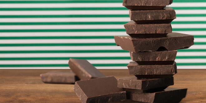 Μαύρη σοκολάτα: Πώς βοηθά την υγεία σας ένα κομματάκι την ημέρα