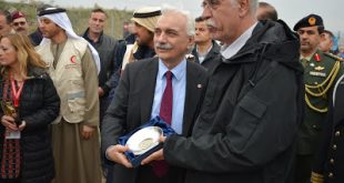 Ο Πρόεδρος του Ελληνικού Ερυθρού Σταυρού στην τελετή εγκαινίων στο νέο χώρο φιλοξενίας προσφύγων στο Κουτσόχερο Λάρισας