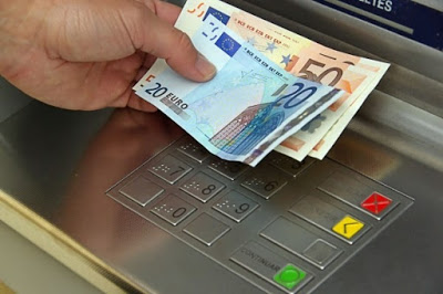 Φορολόγηση αναλήψεων μετρητών για μείωση της φοροδιαφυγής