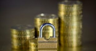 Oι δανειστές ζητούν 35% περισσότερα έσοδα από το διπλό ασφαλιστικό χαράτσι