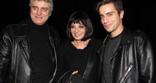 ΓΕΙΤΟΝΙΣΣΕΣ του Παντελή Χορν, στο Θέατρο Αθηναϊκή Σκηνή