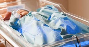 Γεννήθηκε το δεύτερο στον κόσμο μωρό «του σωλήνα» με τρεις βιολογικούς γονείς