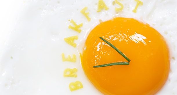 Γιατί έχει σημασία η ώρα που τρώτε πρωινό;