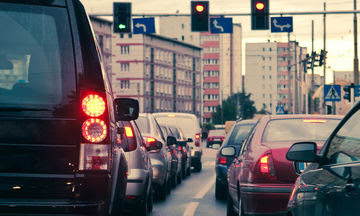 Μεγαλύτερο κίνδυνο εκδήλωσης άνοιας διατρέχουν όσοι ζουν δίπλα σε δρόμους μεγάλης κυκλοφορίας