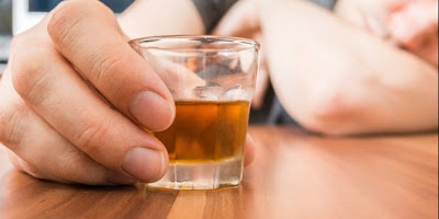 Πώς σχετίζεται το αλκοόλ με καρδιολογικά προβλήματα
