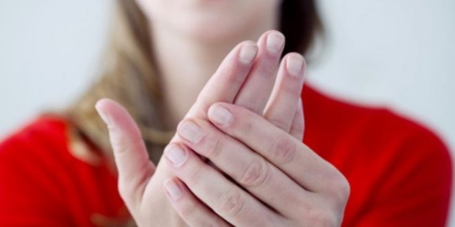 Τρεις παθήσεις που κρύβουν τα παγωμένα δάχτυλα